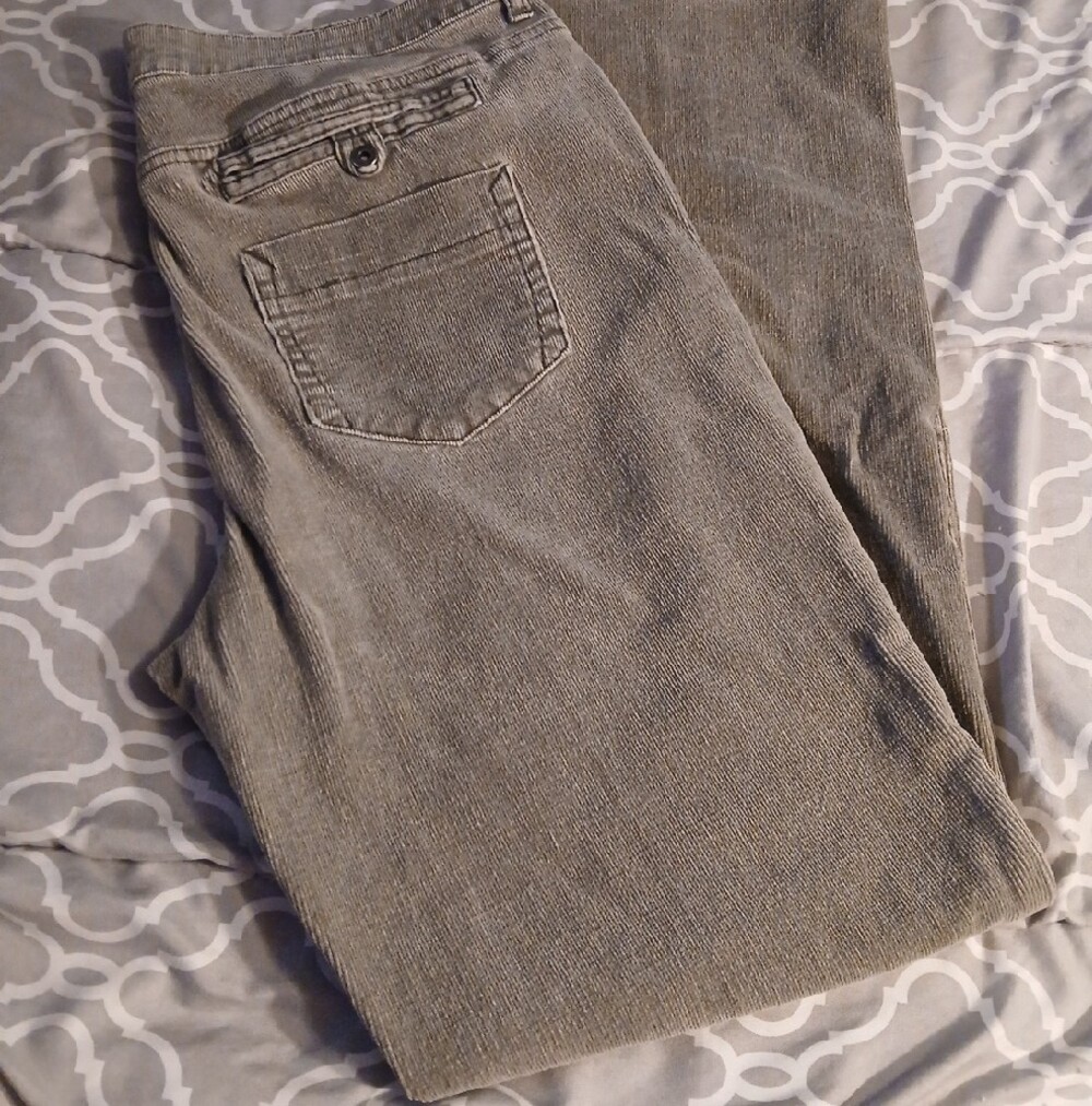 Ruff Hewn Women’s Grey Corduroy Jeans - Classic Back Pocket Style - Picture 2 of 7
